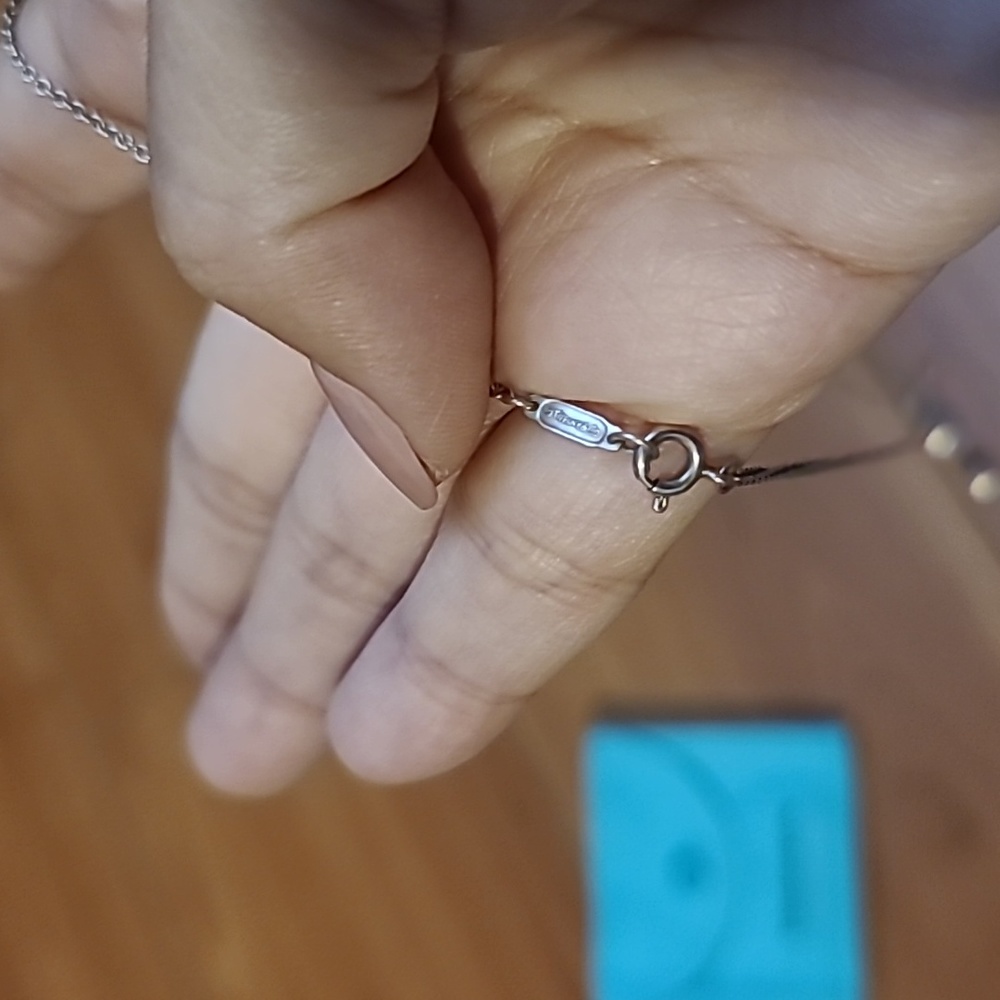 { T I F F A N Y & C O } - image 4